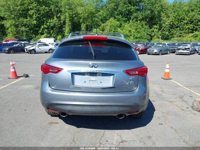 2017 INFINITI QX70 16