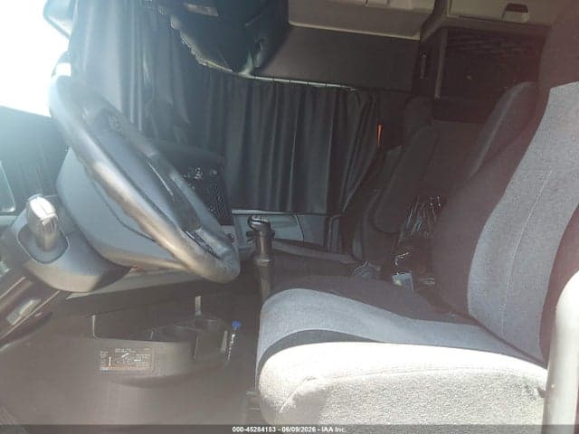2021 FREIGHTLINER NEW CASCADIA 126 7