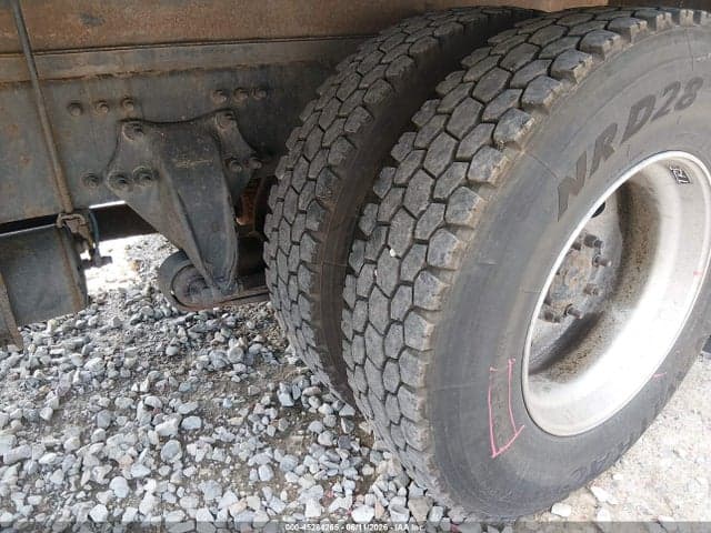 2017 FREIGHTLINER M2 106 13