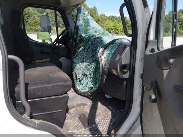2017 FREIGHTLINER M2 106 5