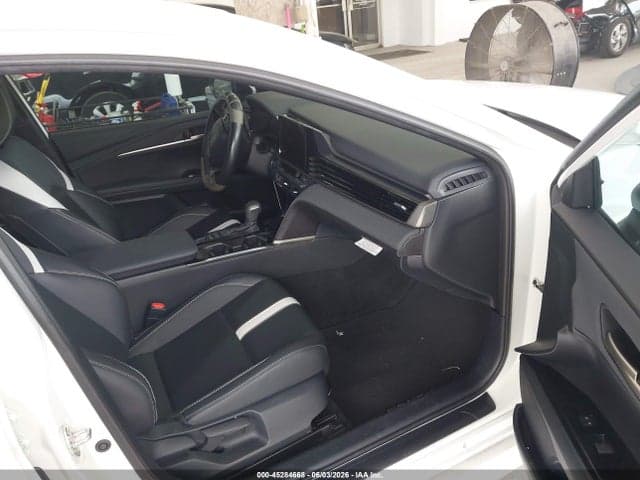 2025 TOYOTA CAMRY SE 5