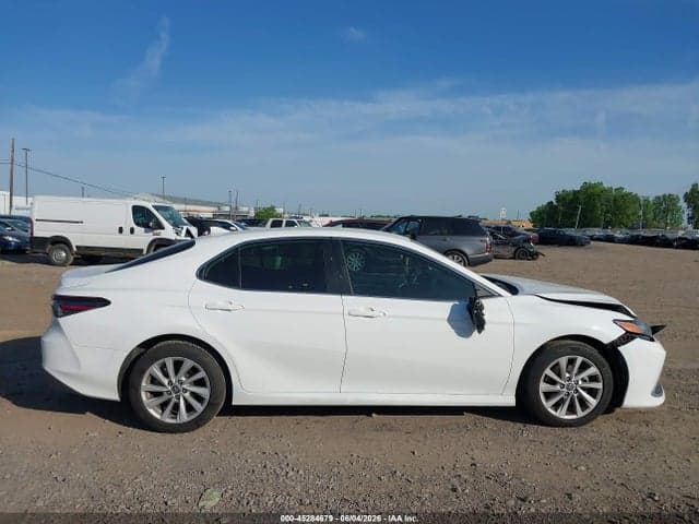 2022 TOYOTA CAMRY LE 13