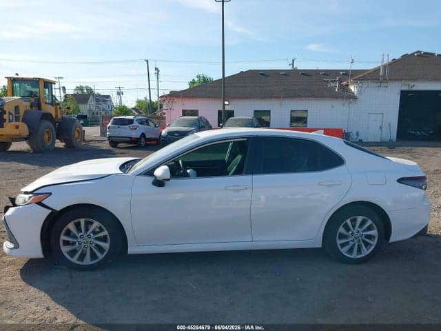 2022 TOYOTA CAMRY LE 14