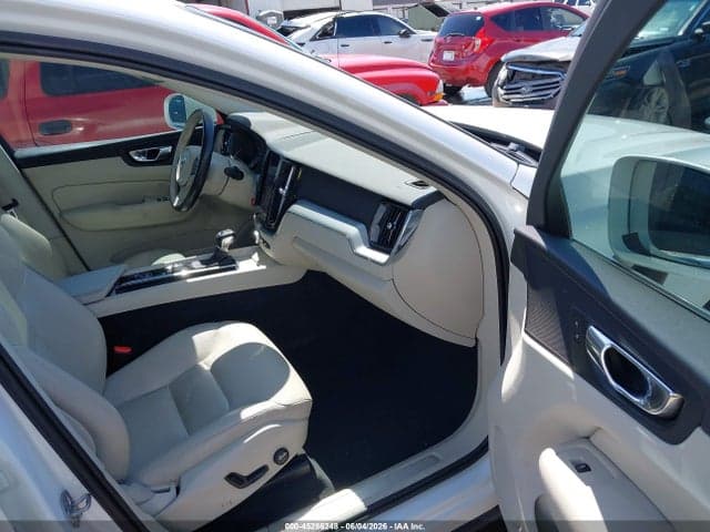 2018 VOLVO XC60 T5 5