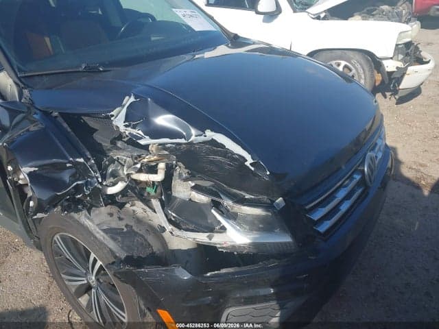2018 VOLKSWAGEN TIGUAN 2.0T SE/2.0T SEL 10