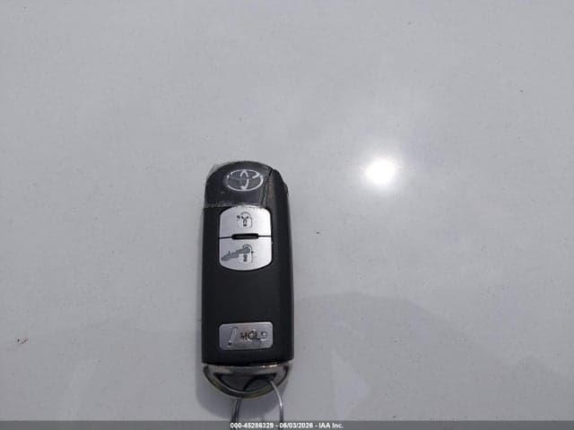 2020 TOYOTA YARIS LE 11