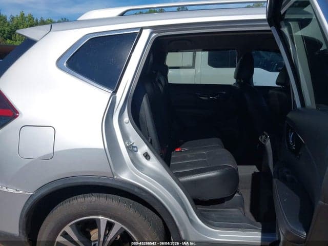 2018 NISSAN ROGUE SL 8