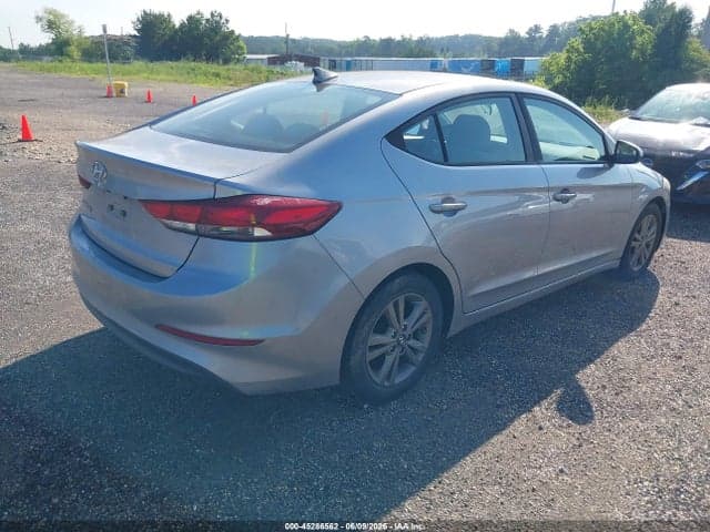 2017 HYUNDAI ELANTRA SE 4