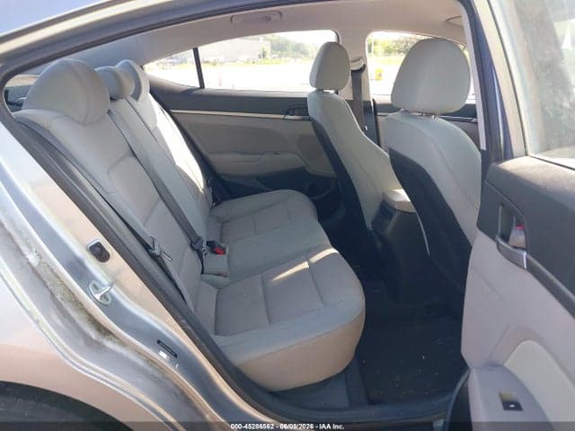 2017 HYUNDAI ELANTRA SE 8