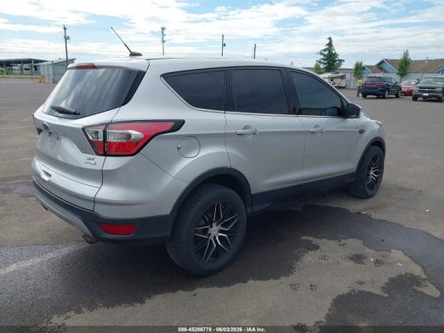2017 FORD ESCAPE SE 4