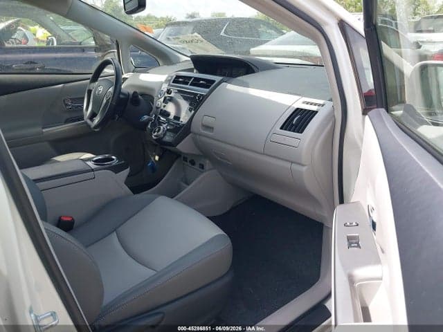 2017 TOYOTA PRIUS V FIVE 5