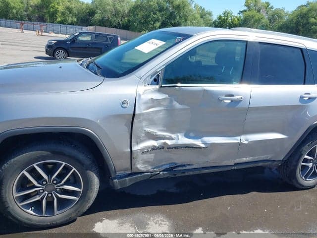 2019 JEEP GRAND CHEROKEE LAREDO E 4X4 6