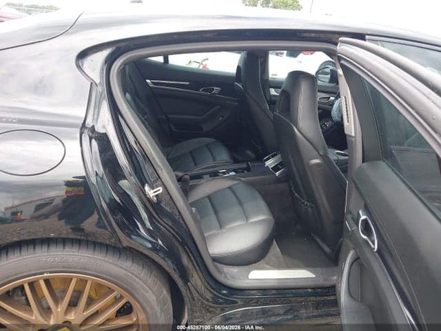 2013 PORSCHE PANAMERA 8