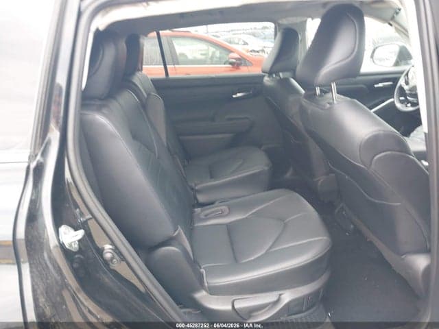 2020 TOYOTA HIGHLANDER HYBRID XLE 8