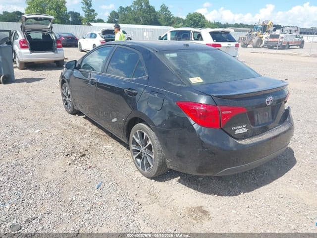 2017 TOYOTA COROLLA SE 3