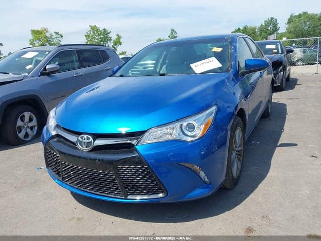 2017 TOYOTA CAMRY SE 2