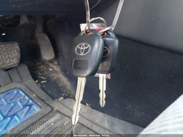 2017 TOYOTA CAMRY SE 11