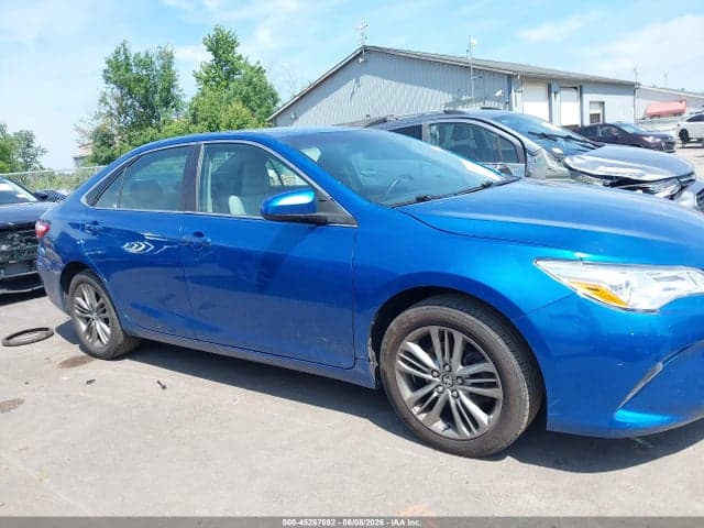 2017 TOYOTA CAMRY SE 13