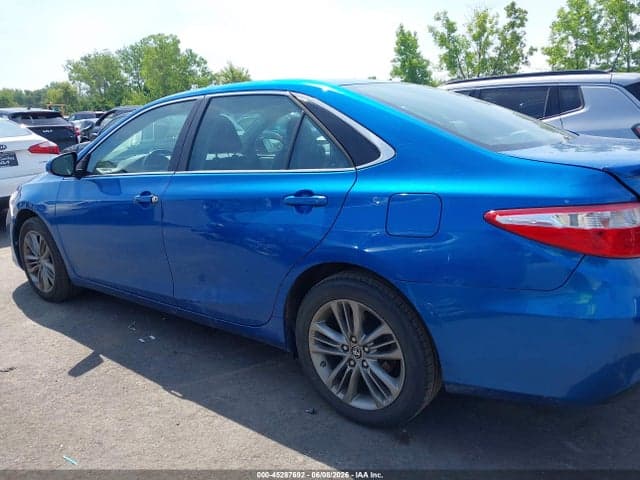 2017 TOYOTA CAMRY SE 14