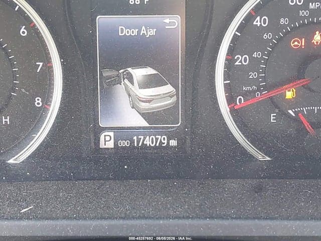 2017 TOYOTA CAMRY SE 15