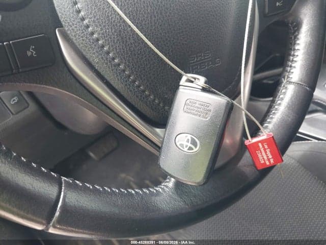 2017 TOYOTA RAV4 XLE 11