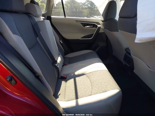 2025 TOYOTA RAV4 XLE 8