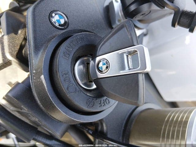 2024 BMW S 1000 RR 11