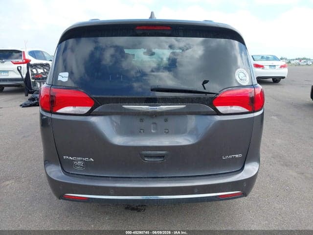 2017 CHRYSLER PACIFICA LIMITED 17