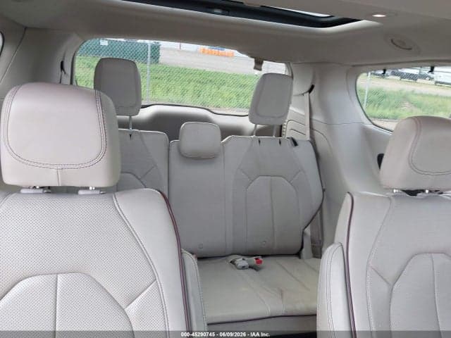 2017 CHRYSLER PACIFICA LIMITED 18