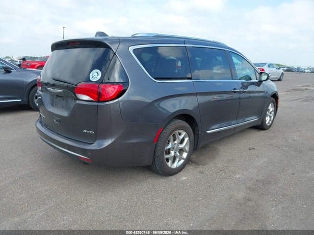 2017 CHRYSLER PACIFICA LIMITED 4