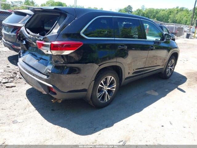2019 TOYOTA HIGHLANDER LE 4