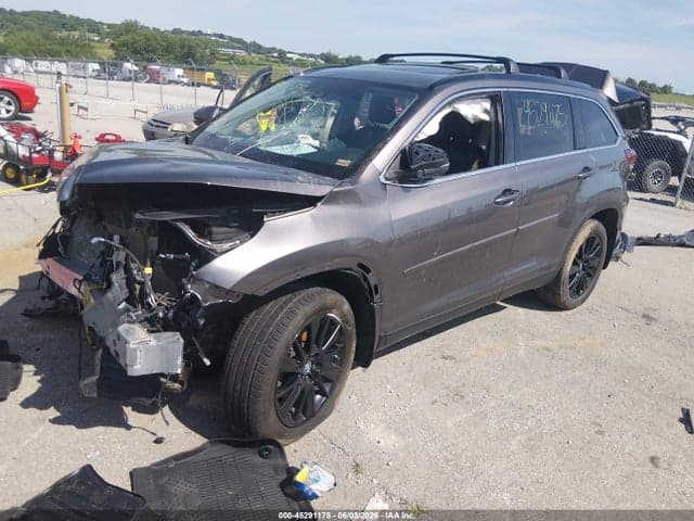2019 TOYOTA HIGHLANDER SE 2