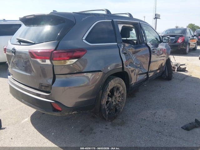 2019 TOYOTA HIGHLANDER SE 4