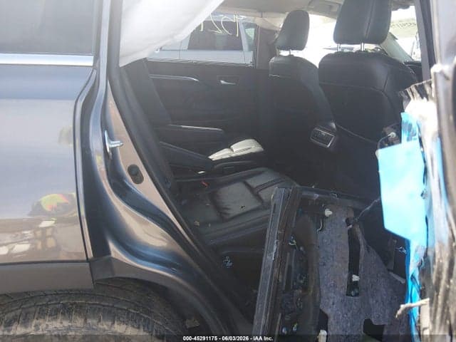 2019 TOYOTA HIGHLANDER SE 8
