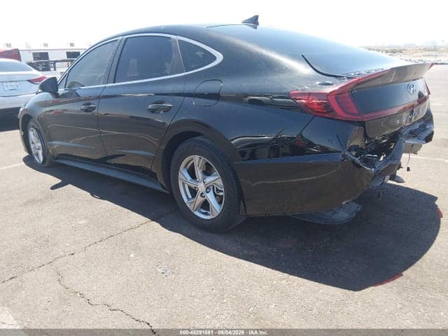 2022 HYUNDAI SONATA SE 4