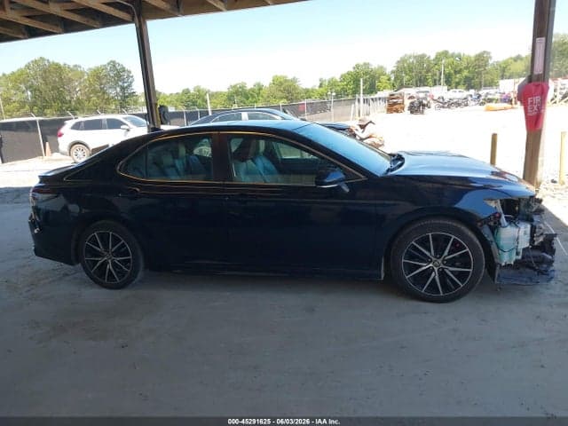 2021 TOYOTA CAMRY SE 14