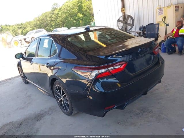 2021 TOYOTA CAMRY SE 3