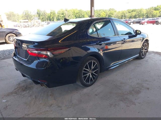 2021 TOYOTA CAMRY SE 4