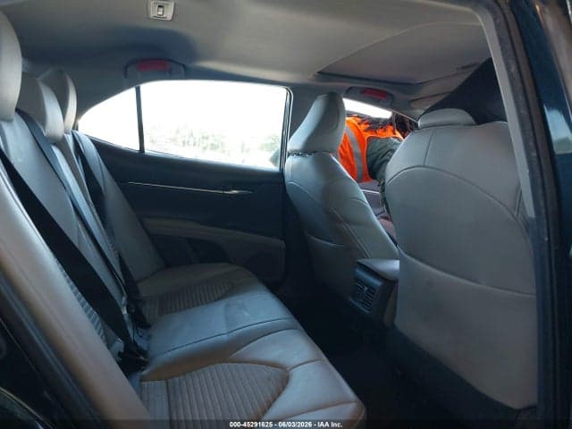 2021 TOYOTA CAMRY SE 8