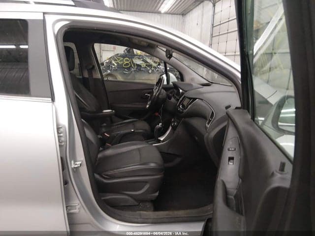 2019 CHEVROLET TRAX LT 5