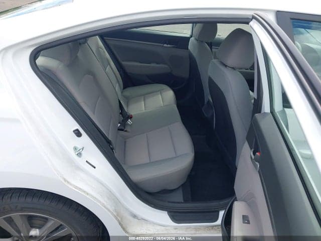 2017 HYUNDAI ELANTRA SE 8