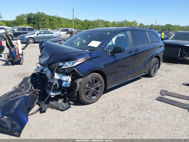 2025 TOYOTA SIENNA XSE 3