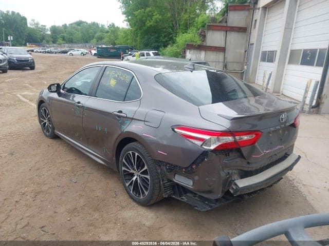 2020 TOYOTA CAMRY SE 3
