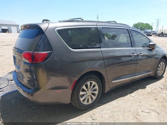2017 CHRYSLER PACIFICA TOURING-L 4