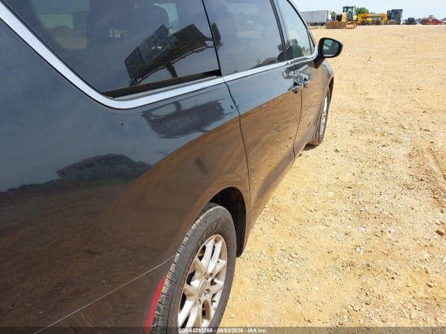 2020 CHRYSLER VOYAGER LXI 6