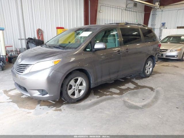 2017 TOYOTA SIENNA LE 8 PASSENGER 2
