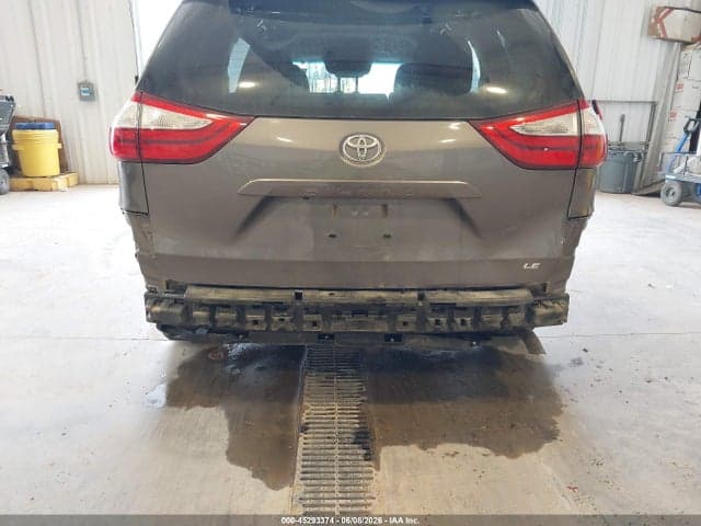 2017 TOYOTA SIENNA LE 8 PASSENGER 6