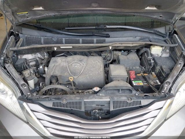 2017 TOYOTA SIENNA LE 8 PASSENGER 10