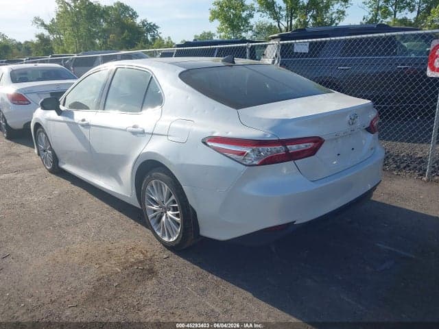 2019 TOYOTA CAMRY XLE 3
