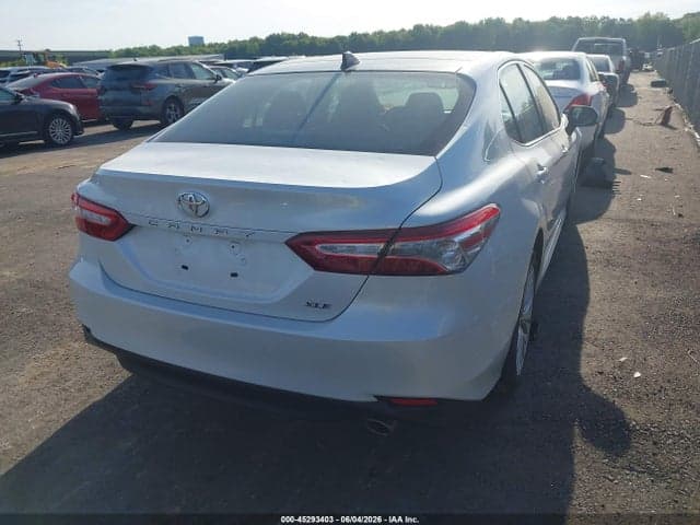 2019 TOYOTA CAMRY XLE 4
